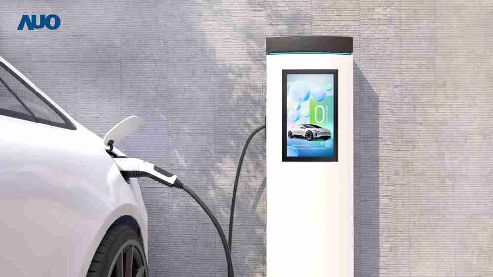 友達〝EVSE車用充電樁解決方案〞專為電動汽車充電樁設計，，，具有高亮度、、、、克服戶外艱難環境的耐溫、、、耐紫外線等特性，，，並搭載散熱性及擴充性強的高效能工業電腦，，可實現人機互動訴求，，，，如資訊顯示、、、支付等應用