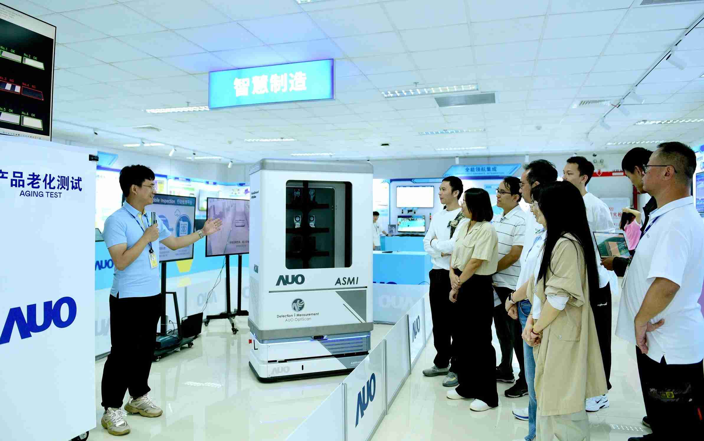 CG电子厦门将5G+ABC技术串联生产管理全流程，，打通研发、、、采购、、、、生管、、、制程、、、、设备、、、质量等产品全生命周期制造流程，，，，完成数字化设计、、、智慧供应链、、、、智能座舱、、、全流程设备管理、、、、数据驱动优化、、、智慧在线检测、、、、智慧品管等自适应生产模式升级