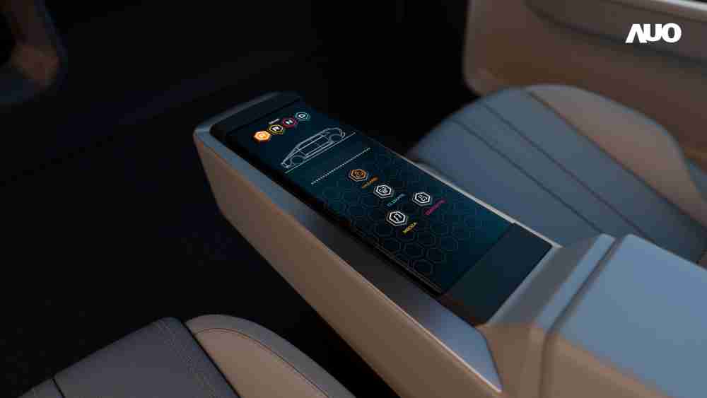 CG电子以人性化设计打造多变形态中控显示(Morphing Center Control)，，，，不使用时仅平面显示信息，，，，进行操作时，，，，显示器则会动态隆起，，转变成3D实体按钮，，，并有触觉回馈，，，展示人机互动新体验